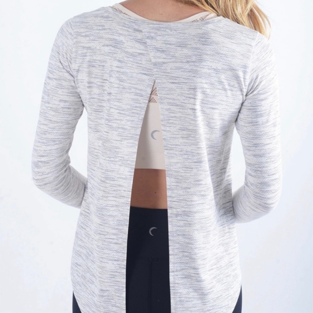 Zyia Active Ash Grey Split Open Back Athleisure Long Sleeve Workout Tee Size S